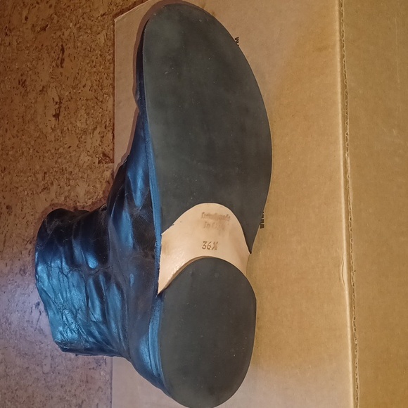 CYDWOQ Handmade Three Buckle Distressed Black Boots Size 6 (36.5), NIB with Bag - Picture 4 of 15